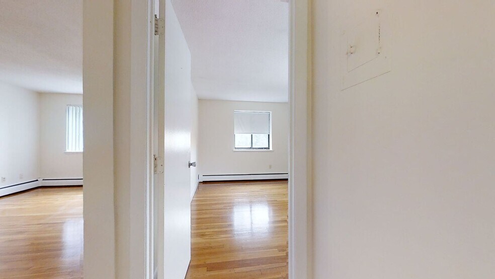 Building Photo - 112 Dustin St