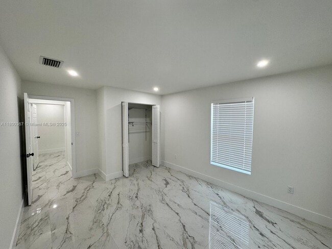Building Photo - 11000 SW 47th Terrace