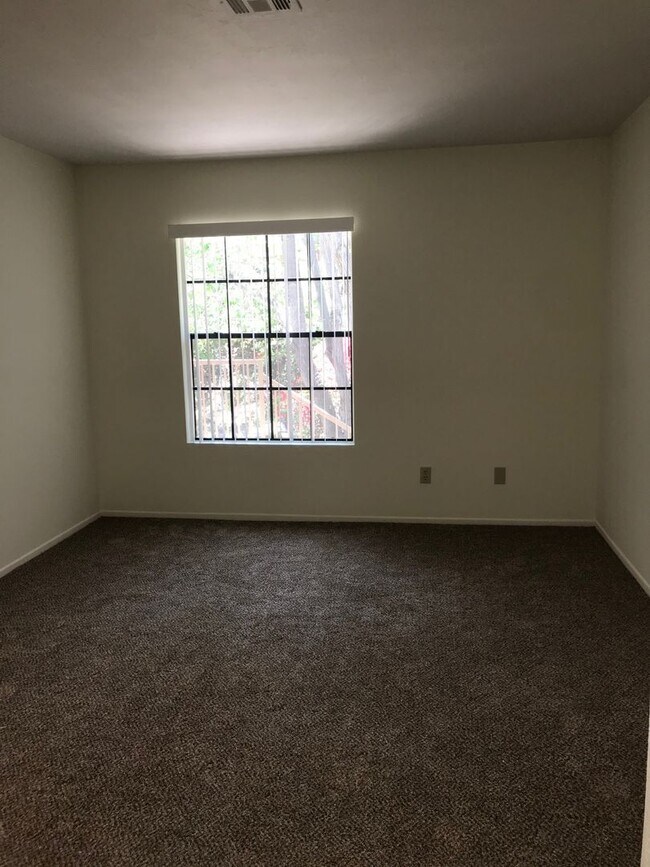 Building Photo - Cute and Cozy 2Br/2Ba Dual Master Condo in Terra Vista II