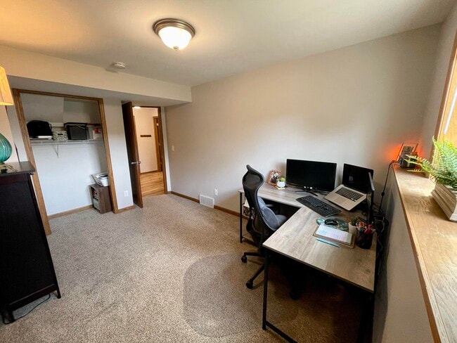 Building Photo - 3016 Maple Valley Dr