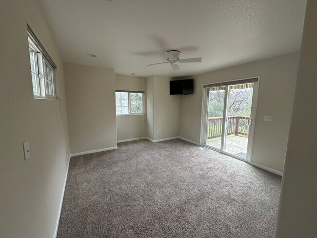 Building Photo - Country Home in Great Penn Valley Location...