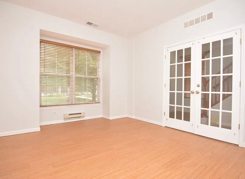 Building Photo - 4756 N Lamon Ave