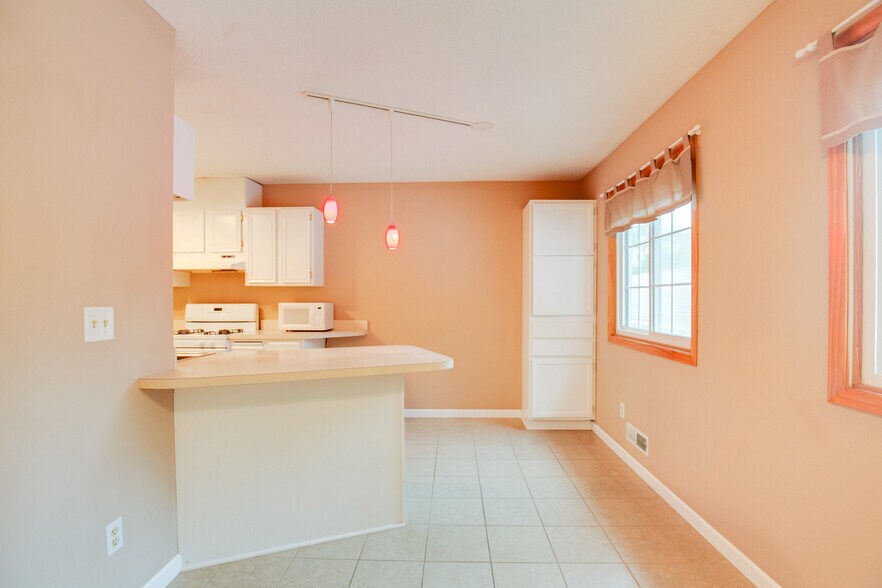 Building Photo - 12115 Drake St NW