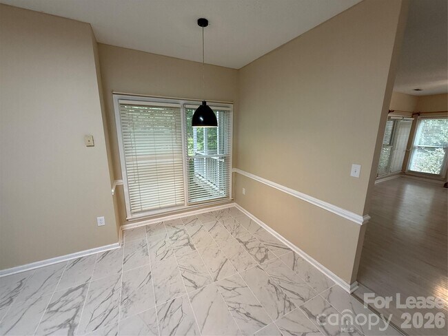 Building Photo - 9423 Fairmead Dr