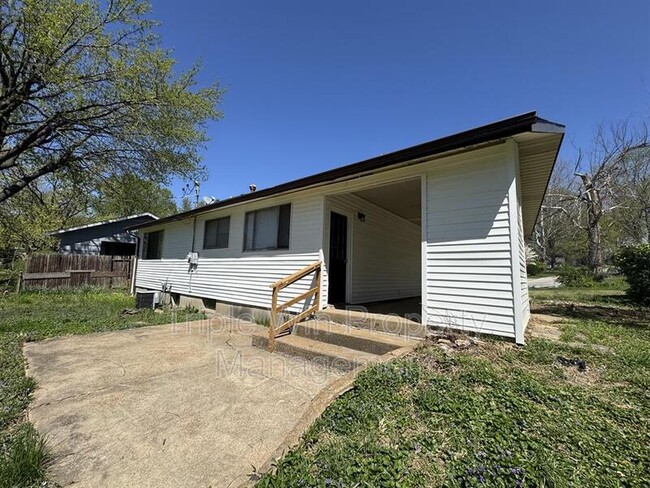 Building Photo - 7101 Brackleigh Dr