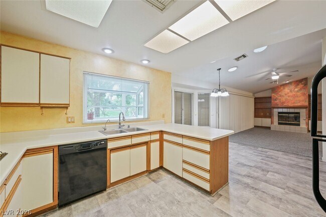 Building Photo - 3009 Linkview Dr