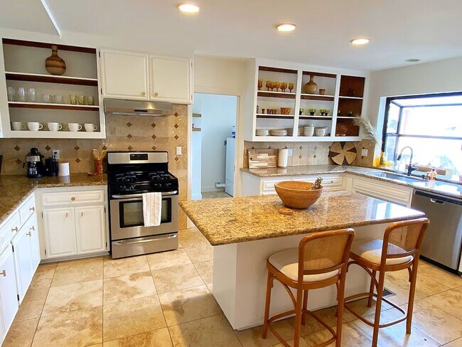 Building Photo - Luxe 3-Bedroom, 3-Bath Beach Home in Encinitas – w Furnished Option! Showing Today!