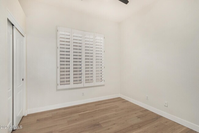 Building Photo - 925 W San Marcos Dr