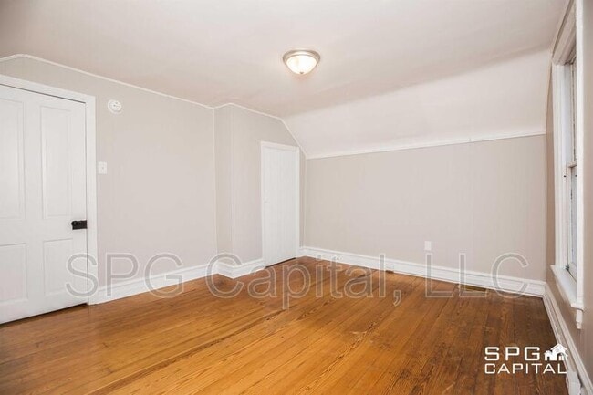 Building Photo - 427 Hood St