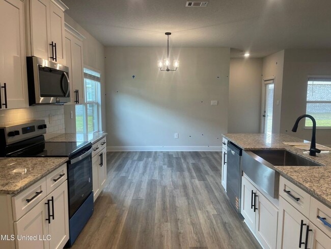 Building Photo - 13569 Sarus Dr