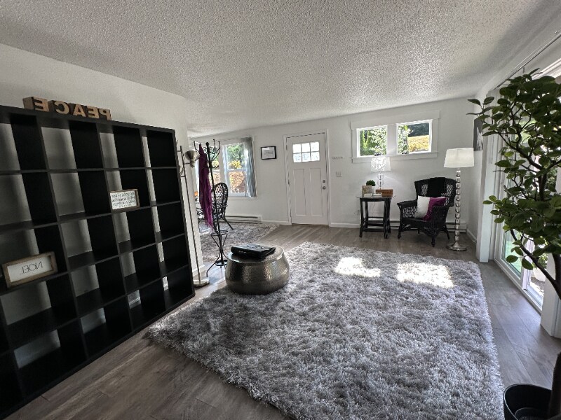 Building Photo - 844 Phoenix St NE