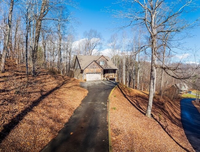 Building Photo - 211 Spicewood Dr