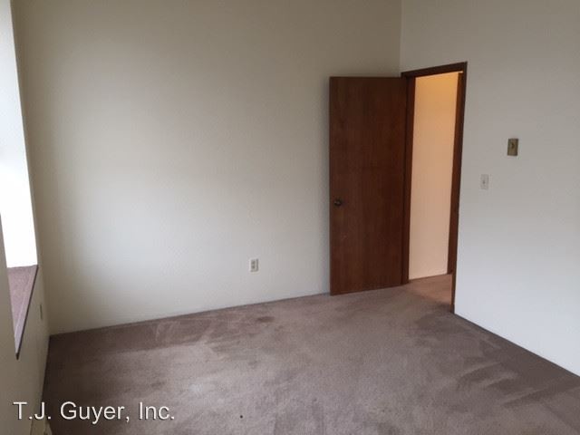 Building Photo - 369 NW Chehalis Ave