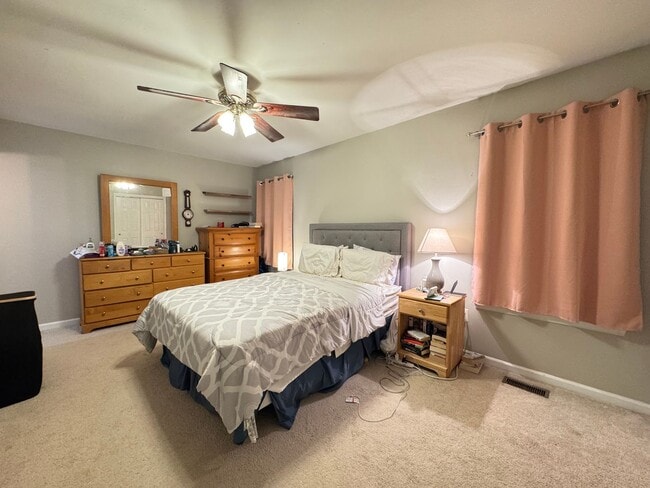 Building Photo - Stunning 3 Bed 2.5 Bath Home With Fenced Yard In Beautiful Harris Property