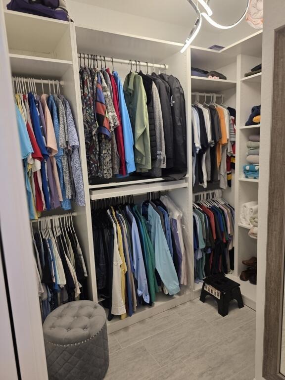 Building Photo - 527 SE Vallarta Dr