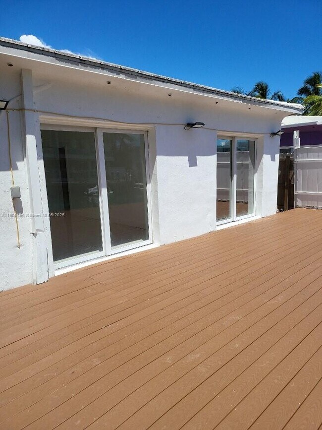 Building Photo - 7707 Hawthorne Ave