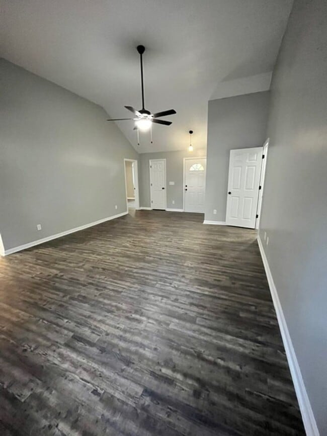 Building Photo - A Stunning Home Awaits in Crestview Planta...