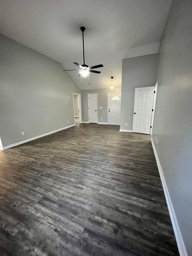 Building Photo - HALF-PRICE RENT for Your First Month: A Stunning Home Awaits in Crestview Plantation