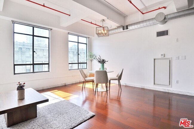 Building Photo - 849 S Broadway
