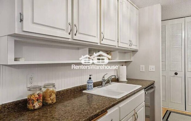 Building Photo - Available Now: Beautiful Fully Furnished 2...