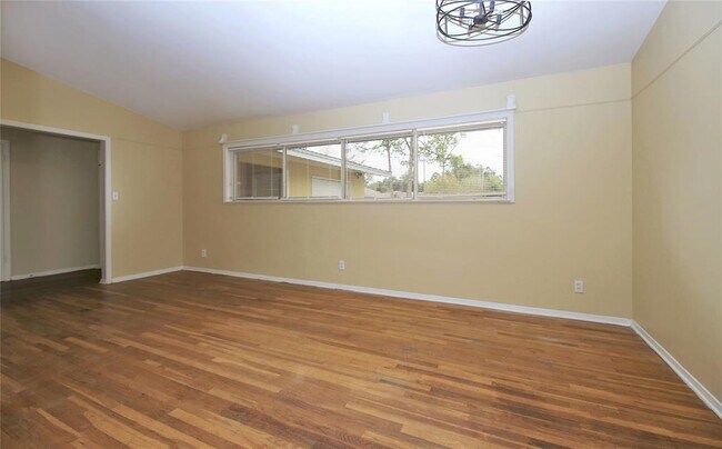 Building Photo - 5614 Fontenelle Dr