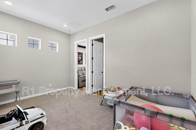 Building Photo - 1723 Mount Hood Trl NW