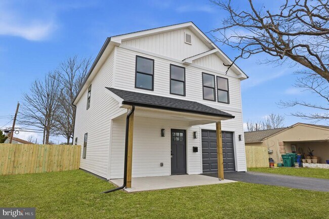 Building Photo - 31 Swan Ln