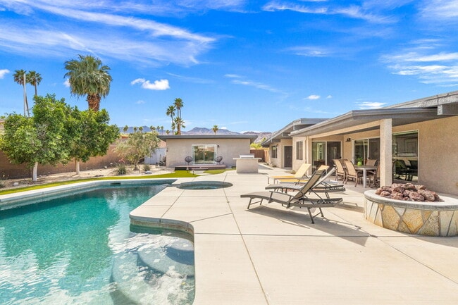 Building Photo - 73409 Little Bend Trail