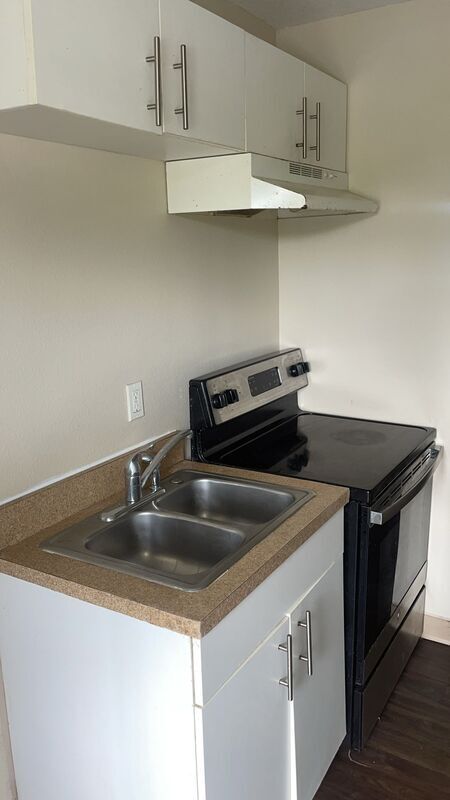 Building Photo - 3001 C.R. Smith St