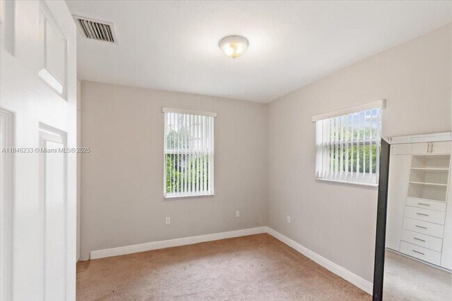 Building Photo - 1235 NW 9th Ave