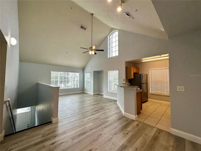 Building Photo - 9141 Lee Vista Blvd