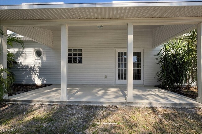 Building Photo - 3618 SW 2nd Ln