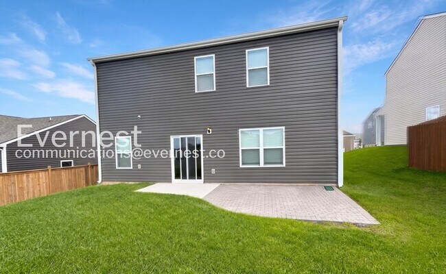Building Photo - 3-Bed/2.5-Bath Spacious Home/Available Now!