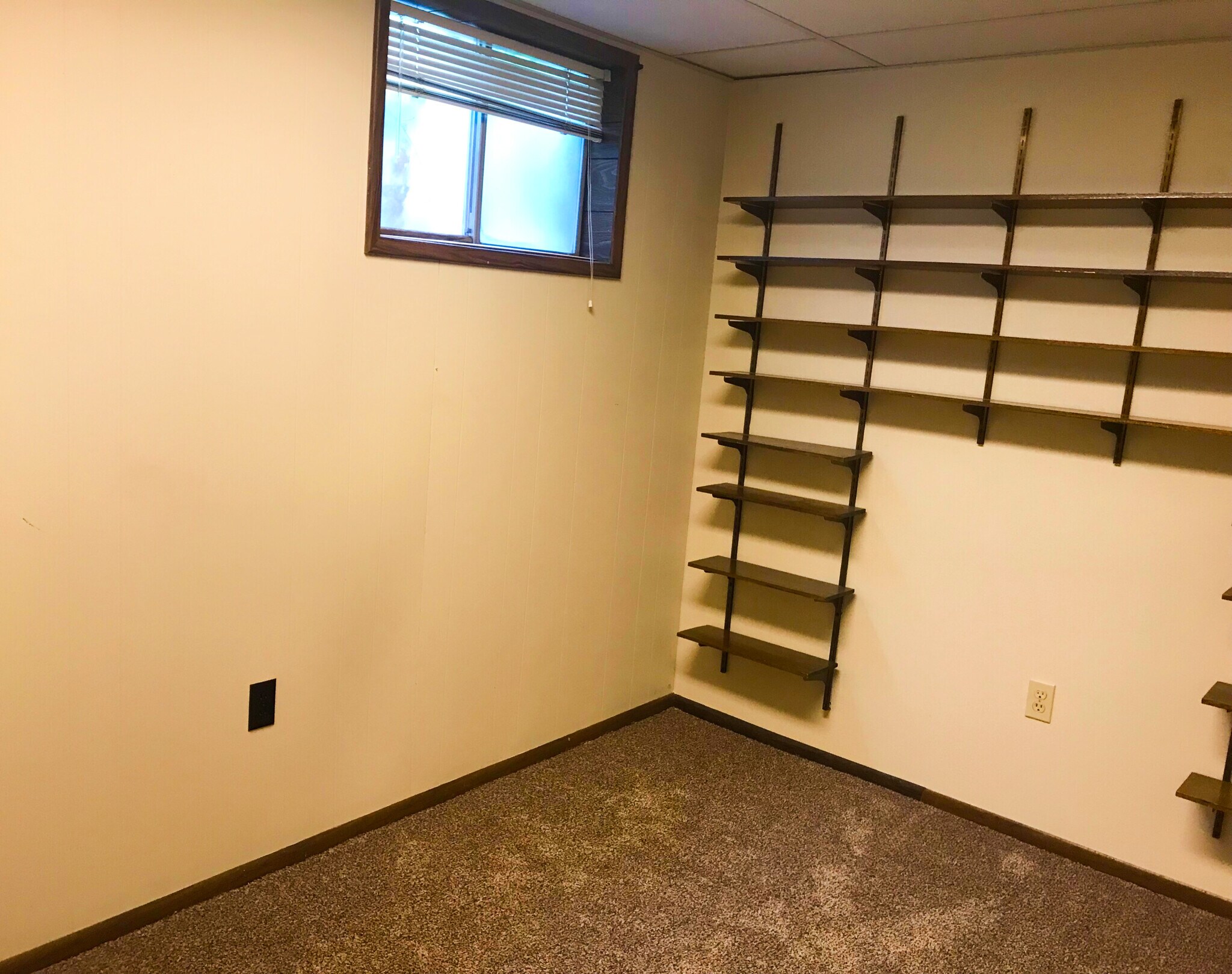 Building Photo - 721 W Bowling Rd