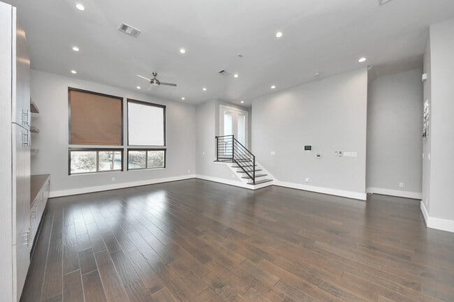 Building Photo - 3204 Sherman St