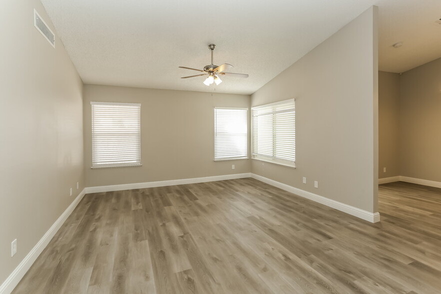Building Photo - 6533 Faith Peak Dr