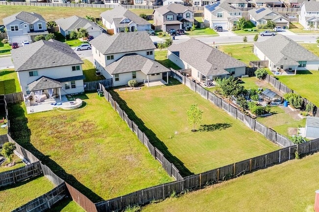 Building Photo - 6020 Genova Pl