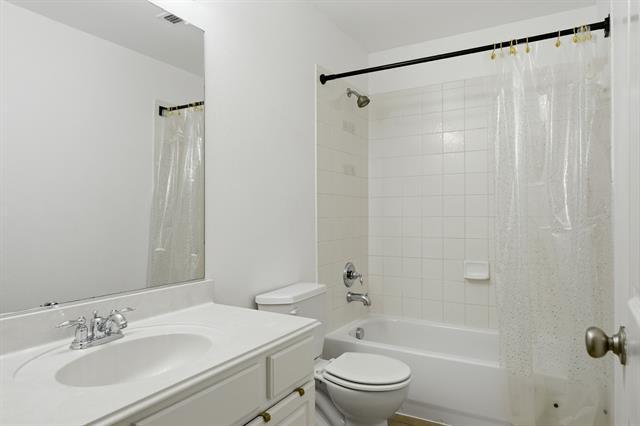 Building Photo - 2605 Oakland Way