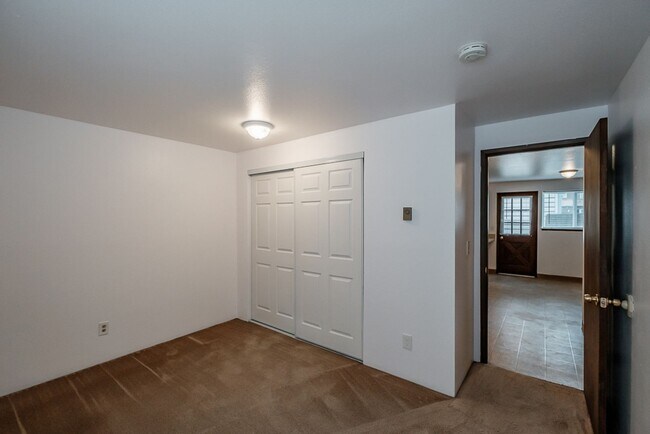 Building Photo - 415-01 Krasilovsky