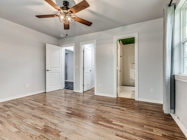 Building Photo - Charming home in Central Park Neighborhood...