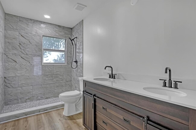 Building Photo - 802 S M St