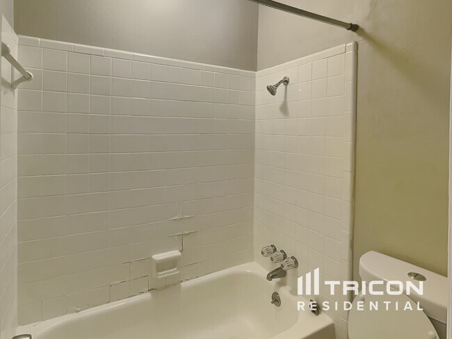 Building Photo - 304 Shelmar Dr