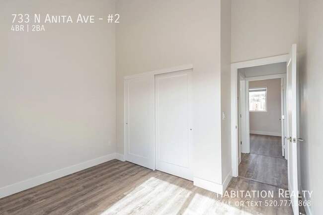 Building Photo - 733 N Anita Ave