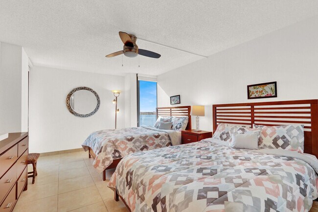 Building Photo - 5510 N Ocean Dr