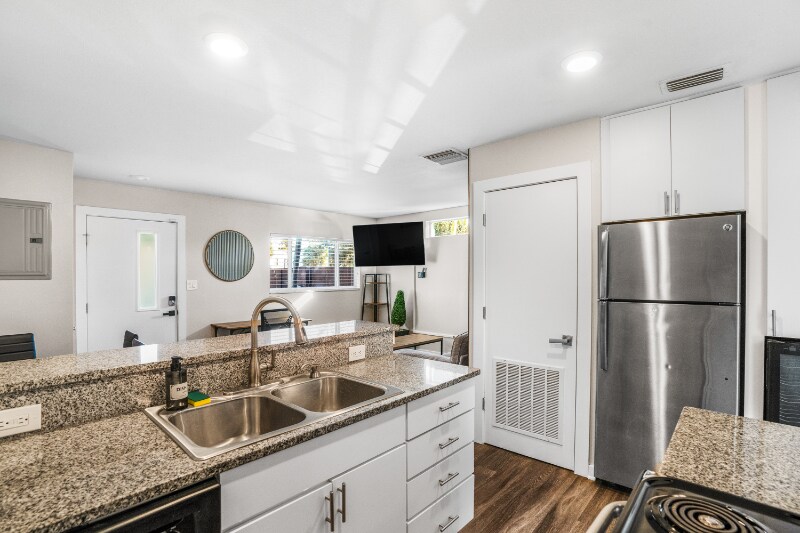 Building Photo - 202 N Fremont Ave