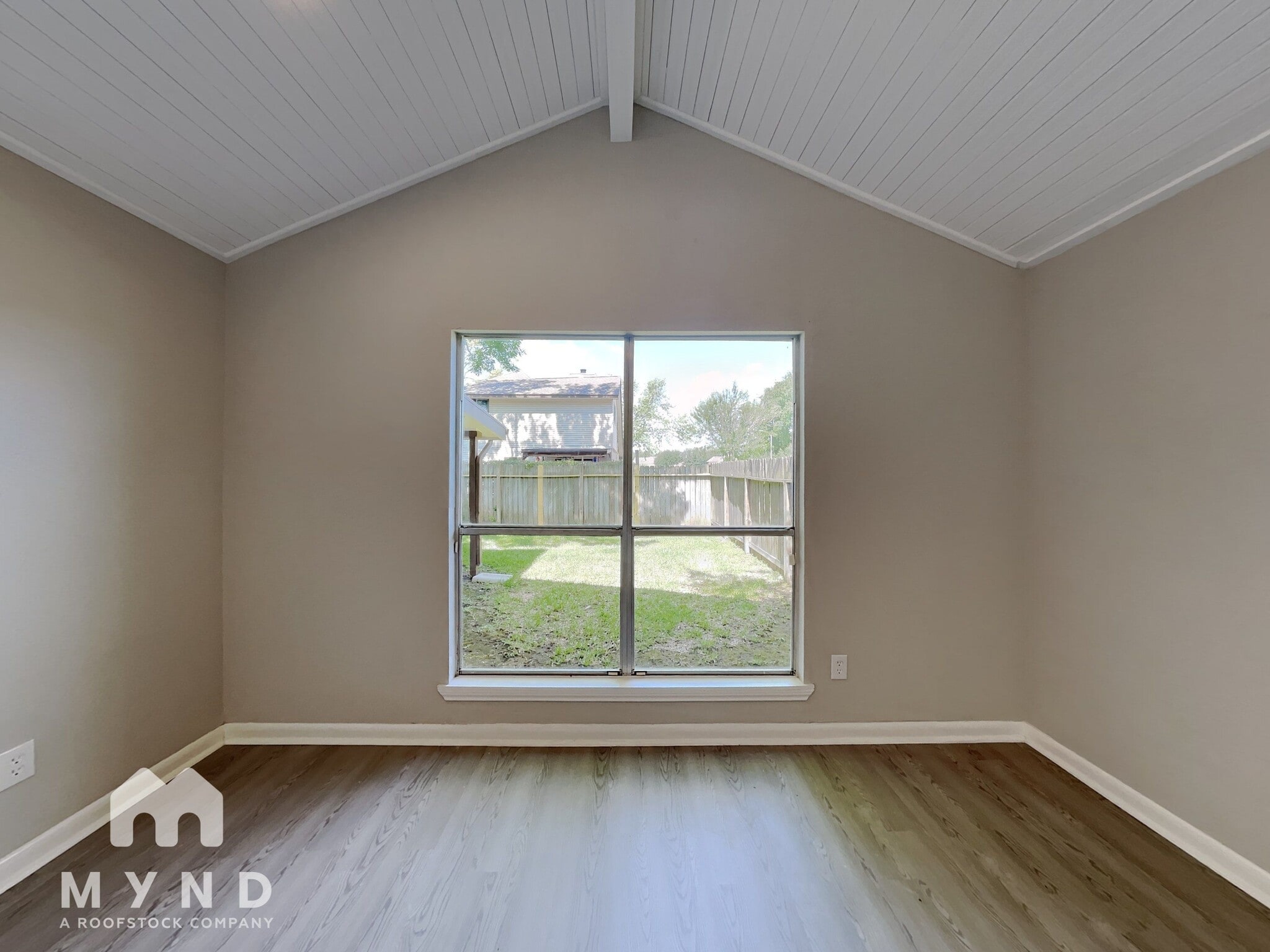 Building Photo - 10631 Plum Lake Dr