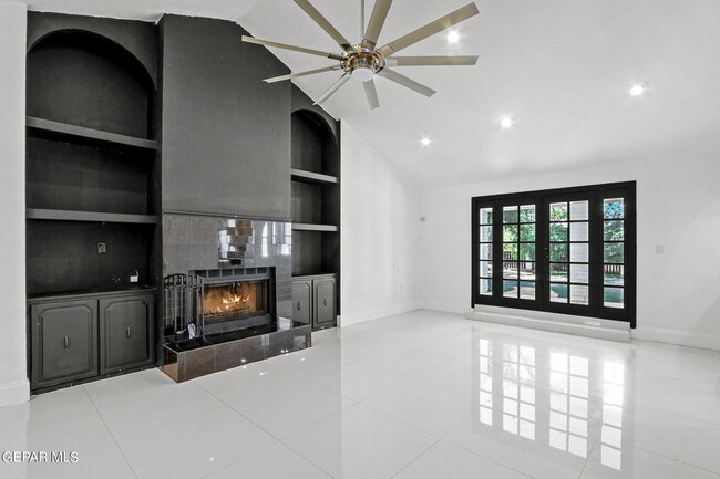 Building Photo - 5109 Memory Dr