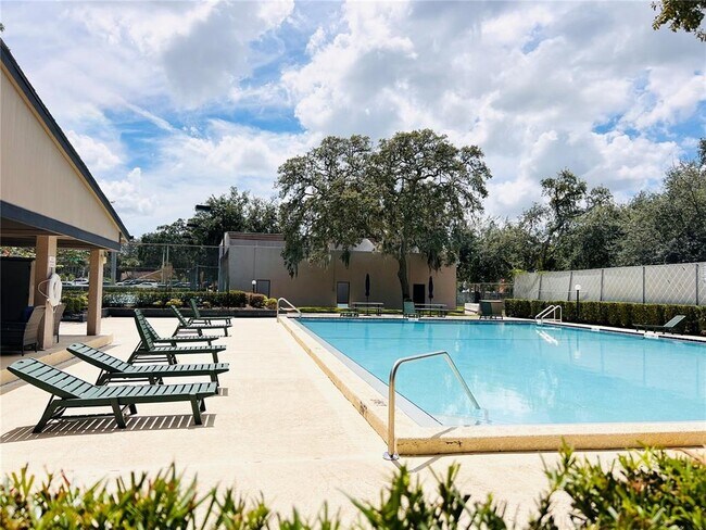Building Photo - 4013 Dream Oak Pl