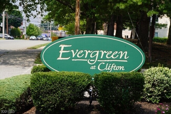 Building Photo - 9 Balsam Ct