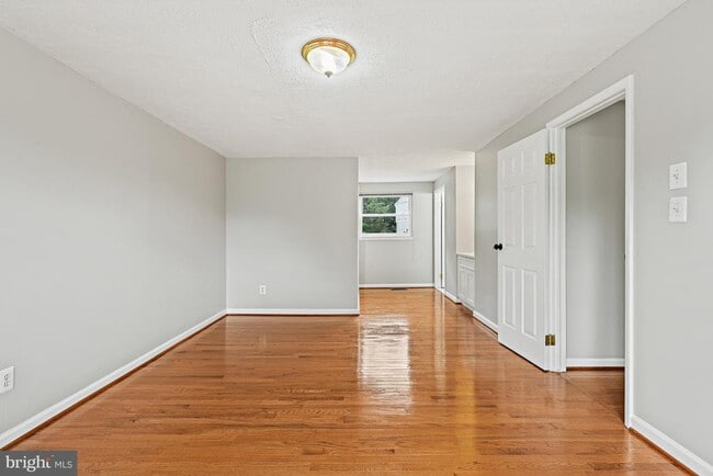 Building Photo - 9409 Mirror Pond Dr
